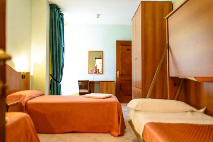 Room 14 of 42