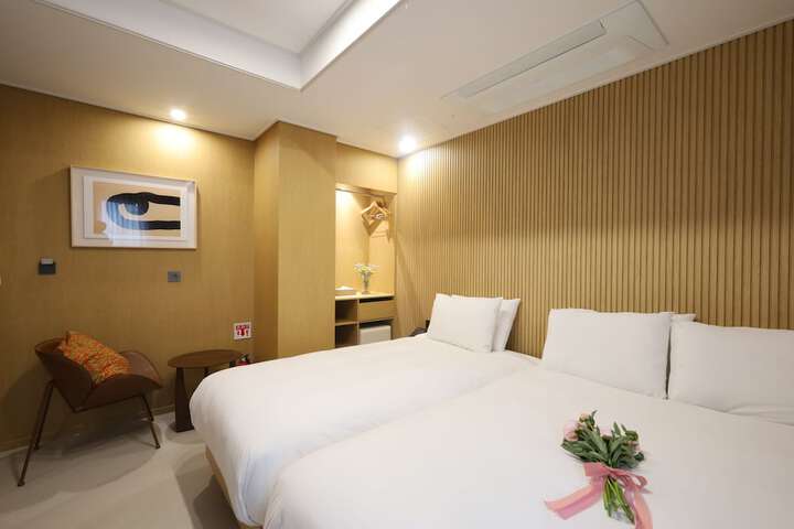 Room 44 of 75