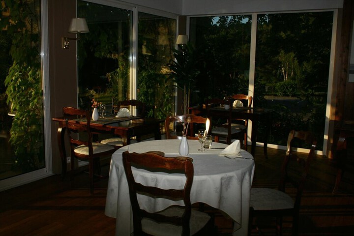 Dining 29 of 50