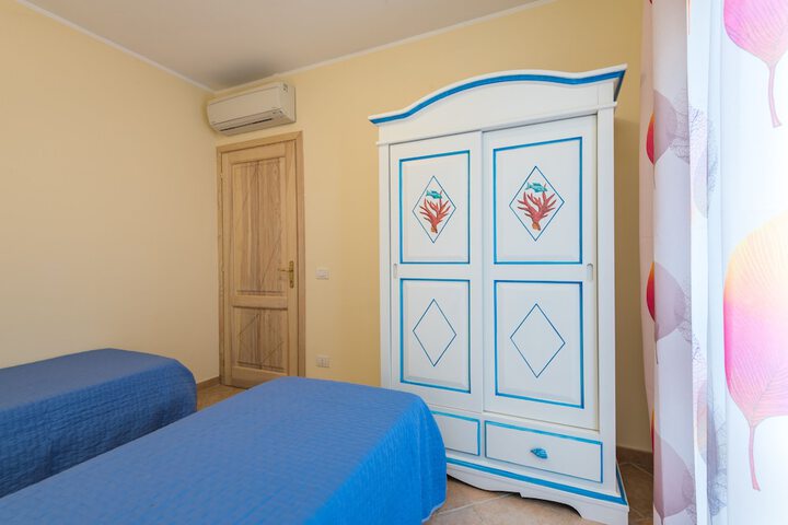 Room 25 of 104