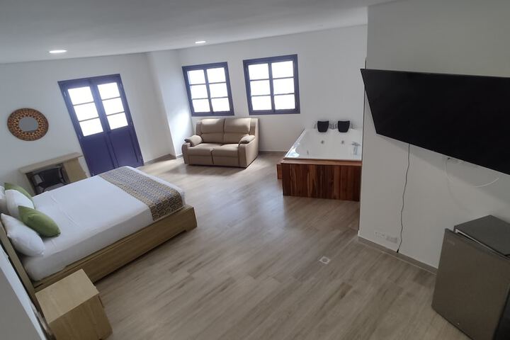 Room 6 of 15