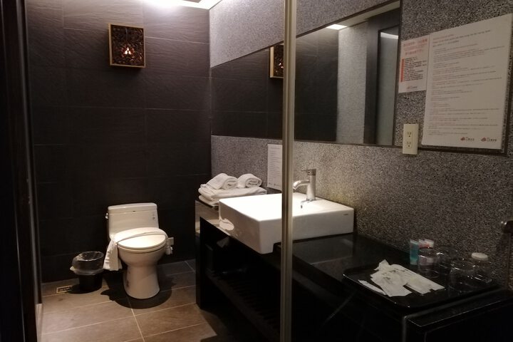 Room 47 of 106