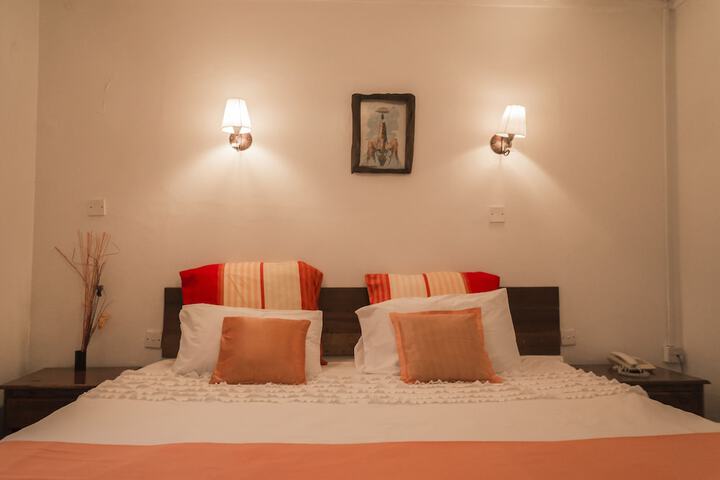 Room 13 of 40