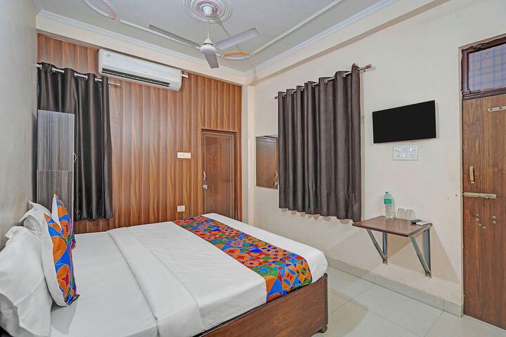 Room 10 of 26