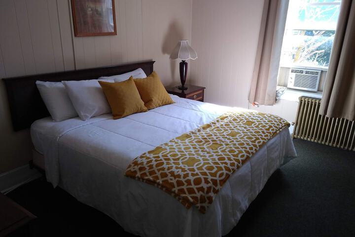 1 King Bed (7 of 8)