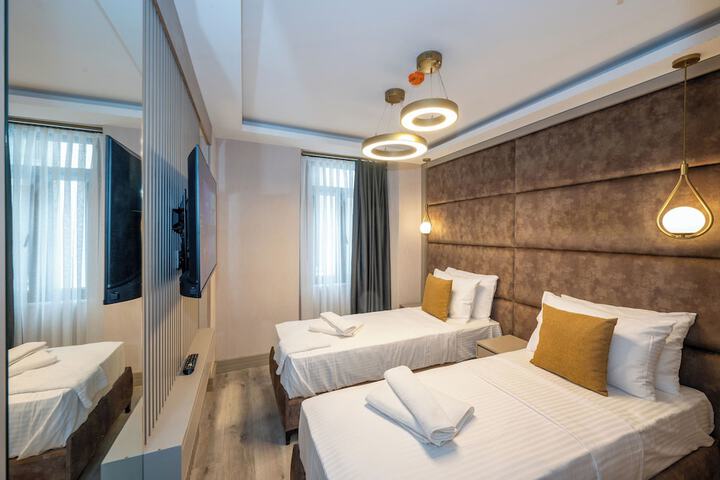 Room 13 of 42