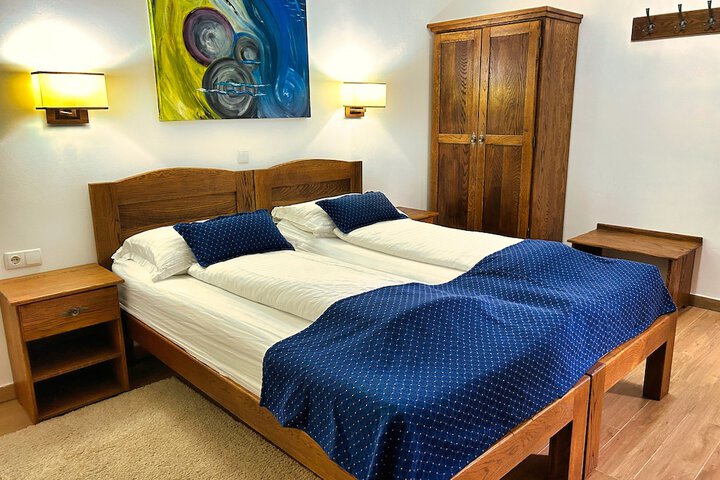 Room 28 of 106