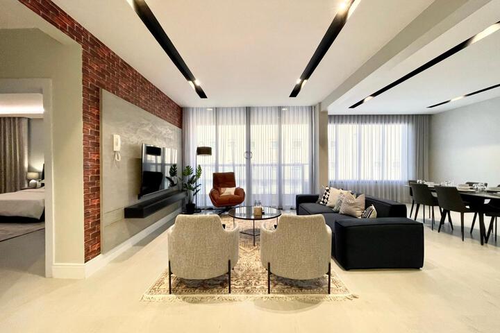 Room 16 of 83
