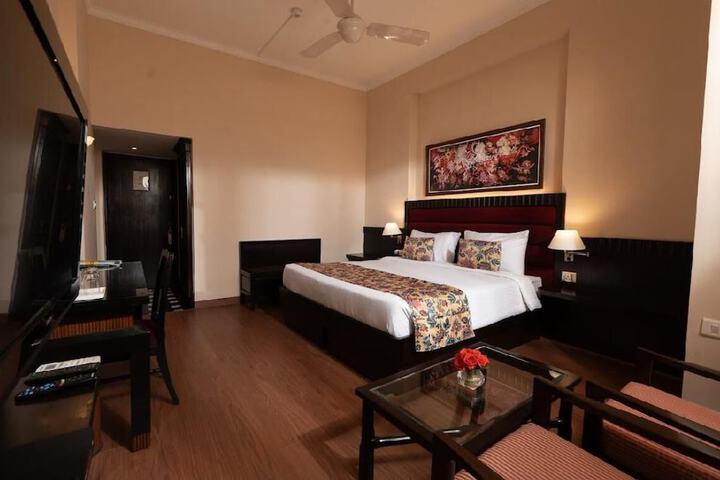 Room 6 of 22