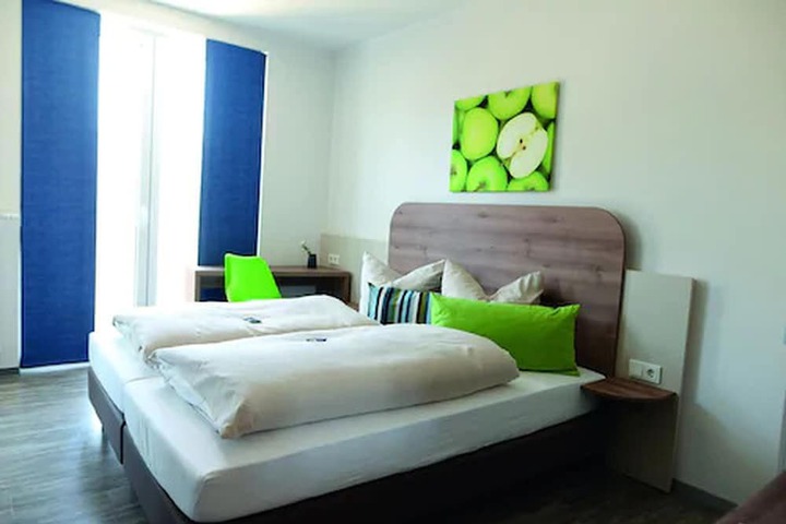 Room 9 of 29