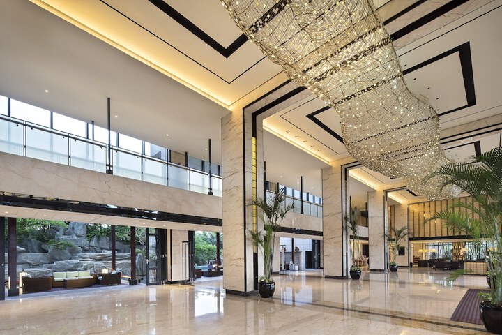 Entrance & Lobby