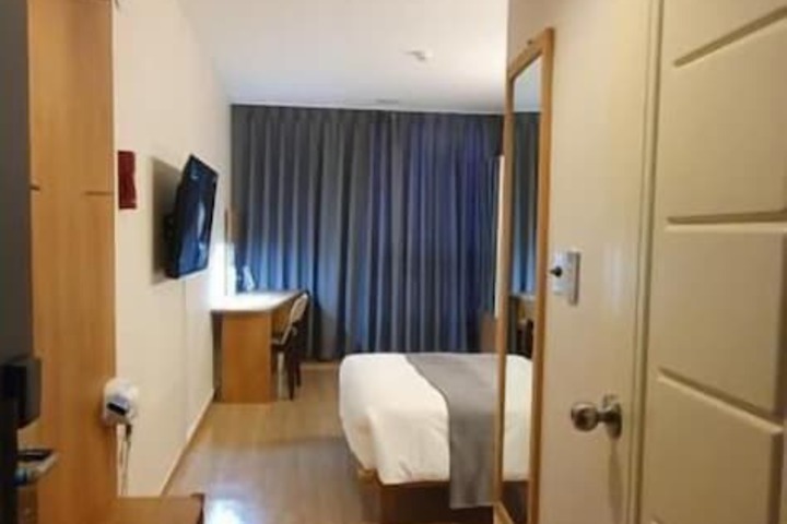 Room 13 of 52