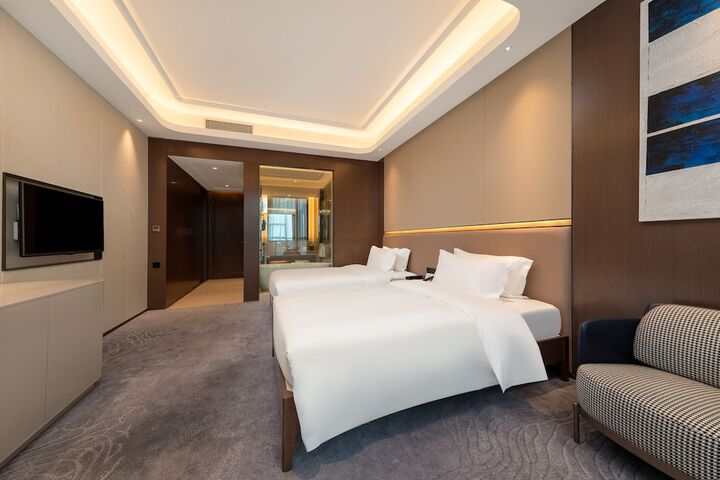 Room 14 of 93