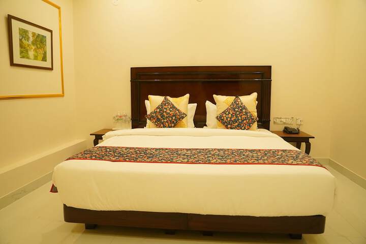 Room 6 of 18