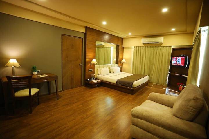 Room 5 of 24