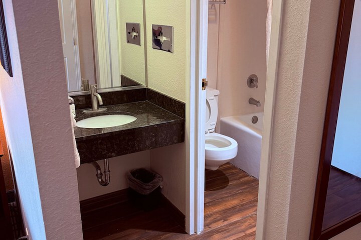 Room 16 of 22