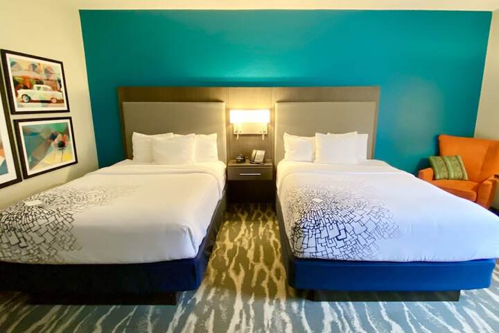 2 Queen Beds (5 of 7)