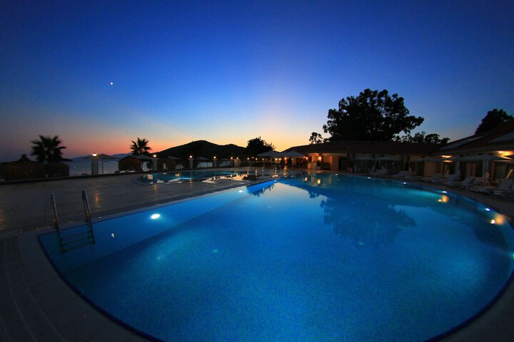 Hotel Pool