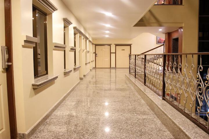 Ballroom/Hall 11 of 13