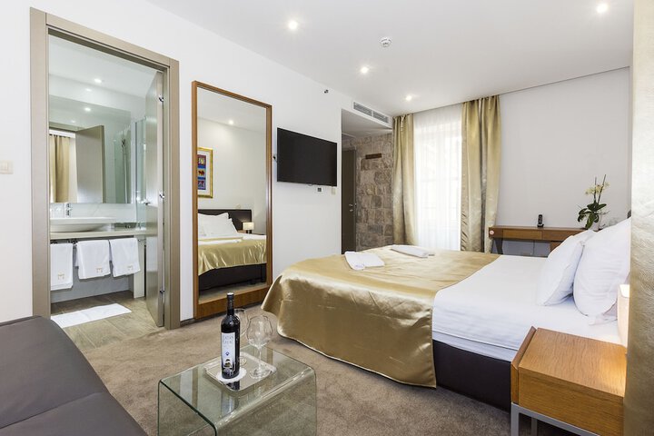 Room 12 of 86