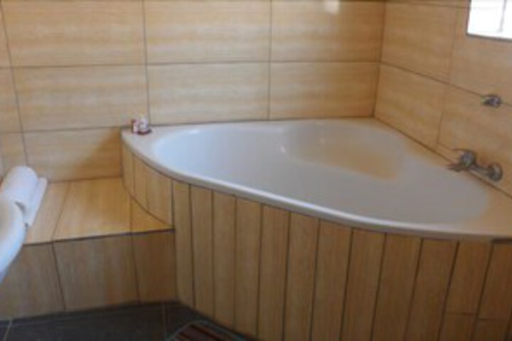 Room 2 of 6