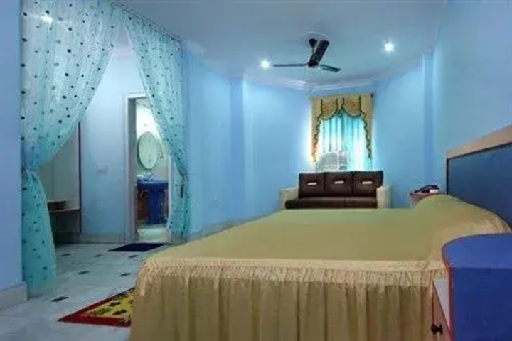 Room 6 of 13