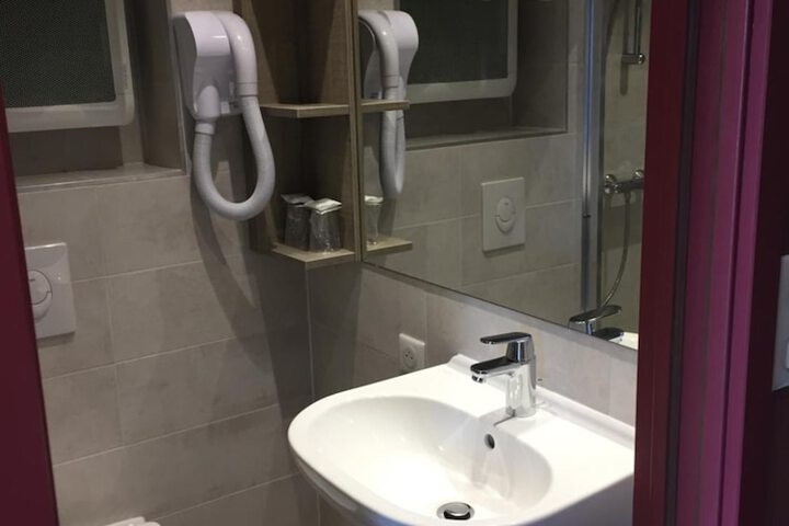 Room 10 of 37