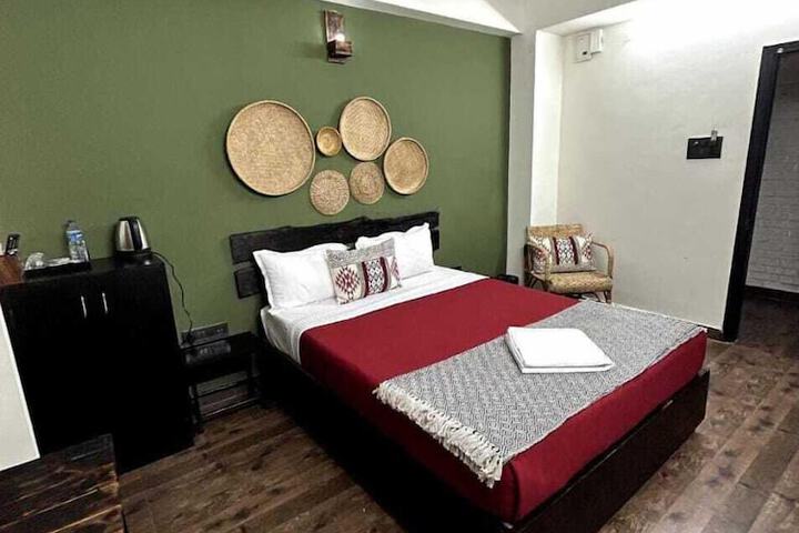 Room 9 of 19