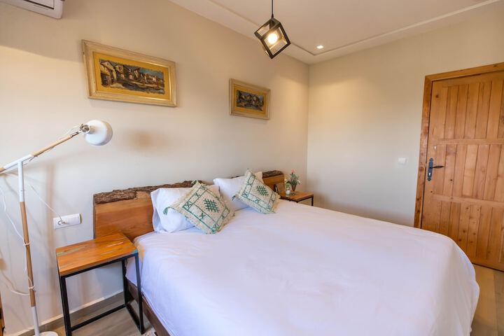 Room 27 of 107