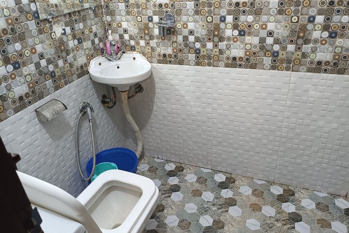 Room 8 of 8
