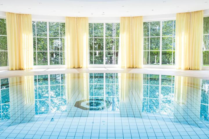 Hotel with Pool