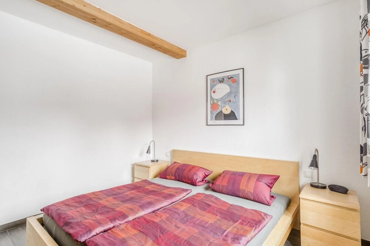 Room 2 of 6