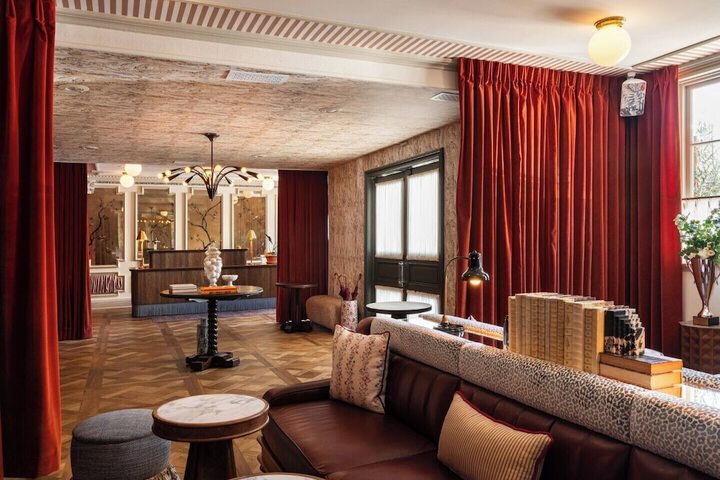 Lounge 76 of 91