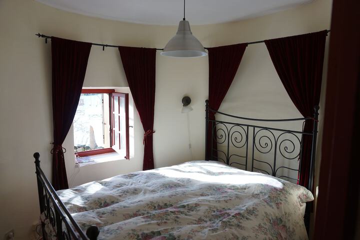 Room 3 of 27