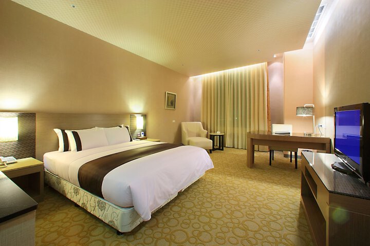 Room 8 of 43