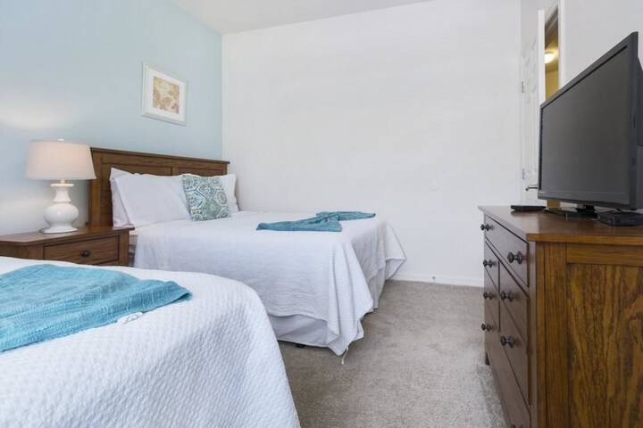 Room 2 of 28