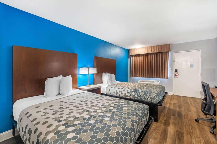2 Double Beds (7 of 23)