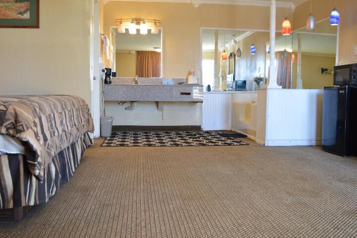 1 King Bed (11 of 11)