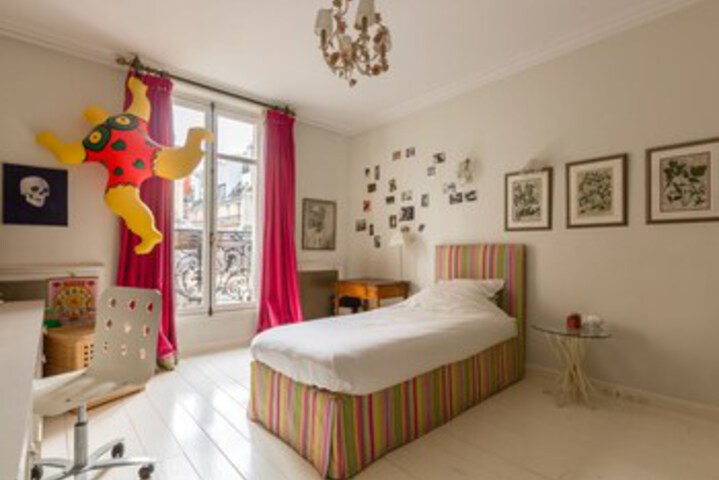 Room 10 of 35