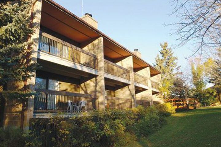 ELKHORN RESORT SPA, & CONFERENCE CENTRE