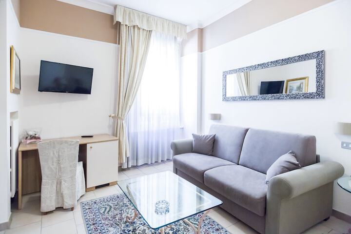 Room 6 of 28