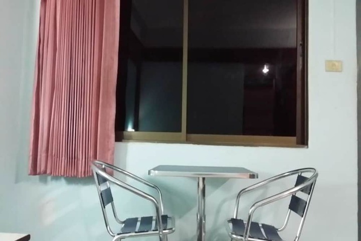 Room 11 of 18