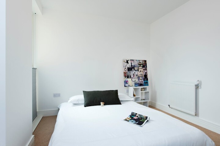 Modern Luxury 2br Across From Victoria Park