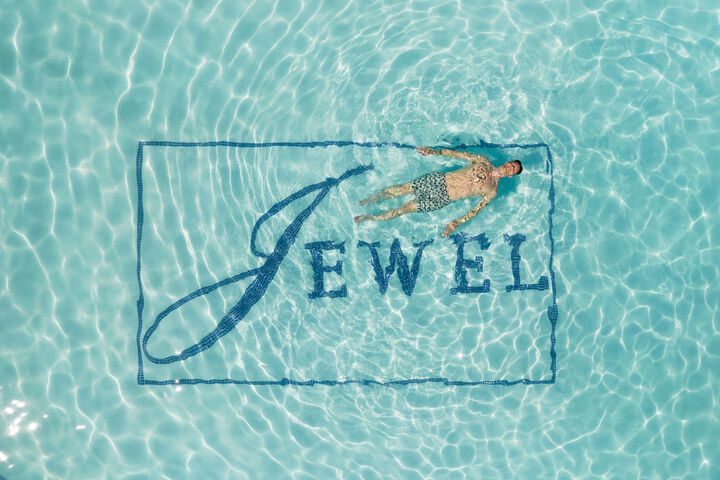 Pool 40 of 125