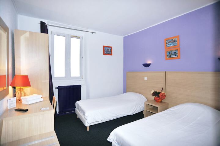 Room 6 of 14