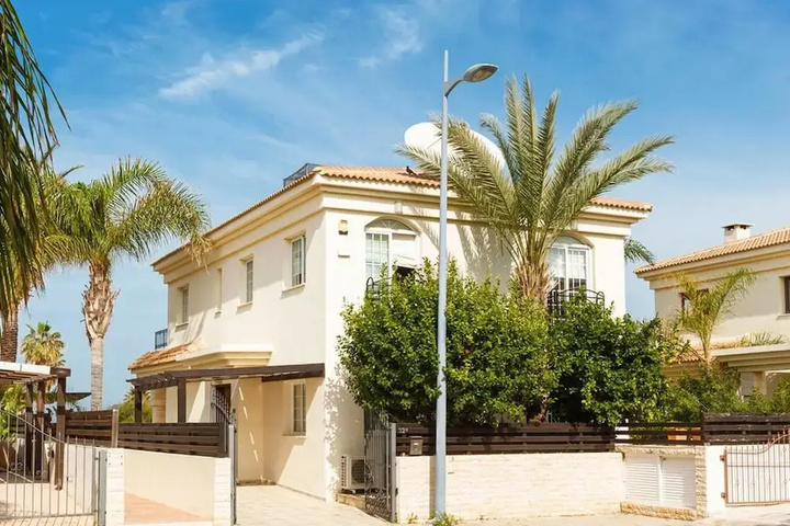 Oceania Paralimni in Paralimni