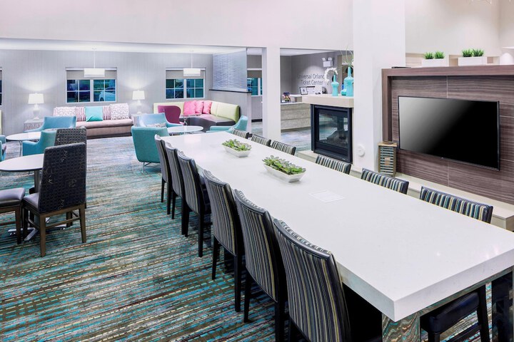 Lobby lounge