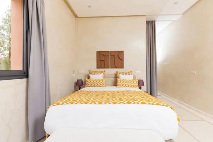 Room 9 of 28
