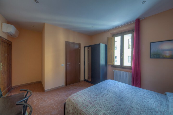 Room 19 of 48