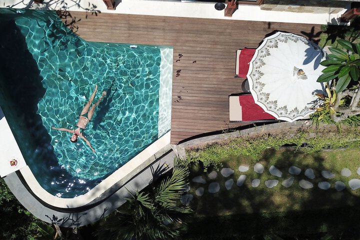 Pool 33 of 68